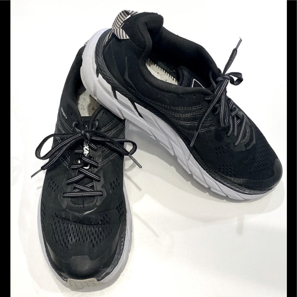 hoka one one clifton 6 black white